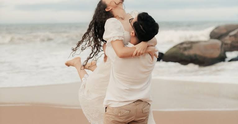 When Love Begins with a Glance